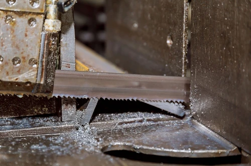 Pásové pily na kov